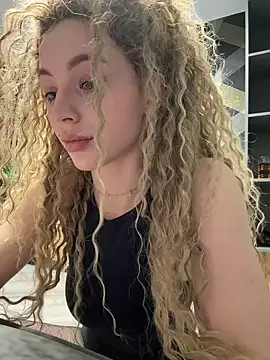 Snapshot of Camilla_Railian chatting on 01/27/25, 04:11 Camilla Railian online show from 01/27/25, 04:11