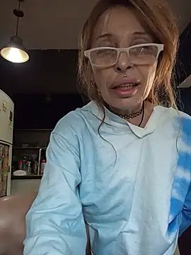 Snapshot of FrozenWaffle chatting on 05/19/26, 07:31 FrozenWaffle online show from 05/19/26, 07:31