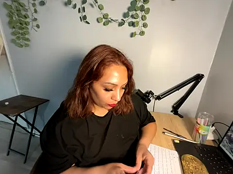 Snapshot of linalooove chatting on 09/11/25, 05:57 linalooove online show from 09/11/25, 05:57