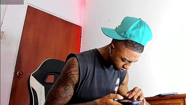 YeremiBrowm online show from 12/04/24, 04:16