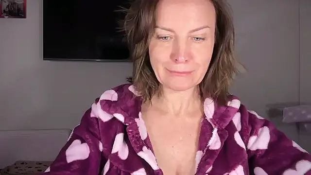 RachellAmazing online show from 05/25/26, 06:47