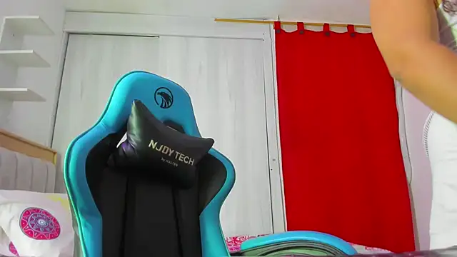 Lunastar02 online show from 11/29/25, 02:31