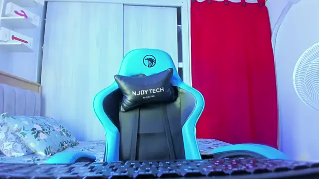 Lunastar02 online show from 12/04/25, 09:12