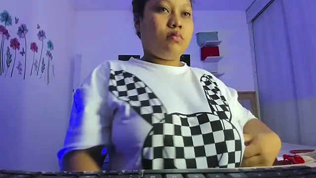 Lunastar02 online show from 04/20/26, 07:22