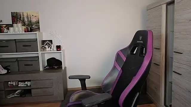 TinniAngel online show from 09/11/25, 05:35