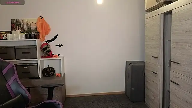 TinniAngel online show from 10/11/25, 05:33