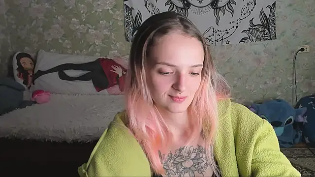 Snapshot of Cutie_Adelia chatting on 09/29/25, 04:45 Cutie Adelia online show from 09/29/25, 04:45