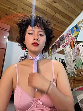 Snapshot of bellaa-w chatting on 02/12/26, 12:44 bellaa-w online show from 02/12/26, 12:44