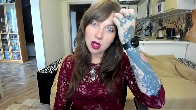 StacyTigerr online show from 10/02/25, 08:32