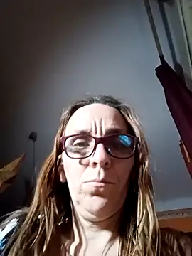 Dettybitch40 online show from 10/13/25, 04:07