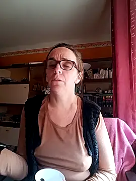 Dettybitch40 online show from 10/21/25, 12:39