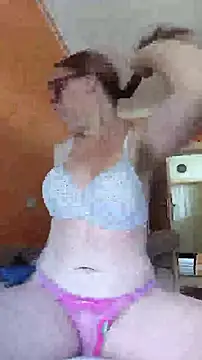 Snapshot of Dettybitch40 chatting on 07/13/26, 11:02 Dettybitch40 online show from 07/13/26, 11:02