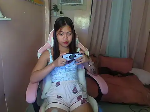Snapshot of young_salsalita chatting on 05/23/26, 11:47 young salsalita online show from 05/23/26, 11:47