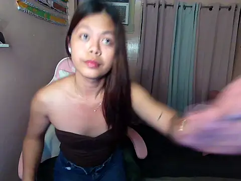 Snapshot of young_salsalita chatting on 07/16/26, 12:11 young salsalita online show from 07/16/26, 12:11