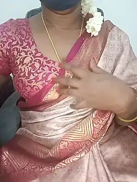 Snapshot of Tamil-hotwife chatting on 06/04/26, 04:35 Tamil-hotwife online show from 06/04/26, 04:35