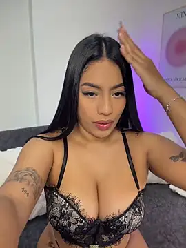 Sara mocca  online show from 04/25/26, 04:59