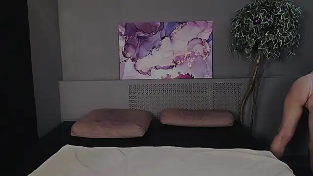 Snapshot of EveLibston chatting on 12/17/24, 03:06 EveLibston online show from 12/17/24, 03:06