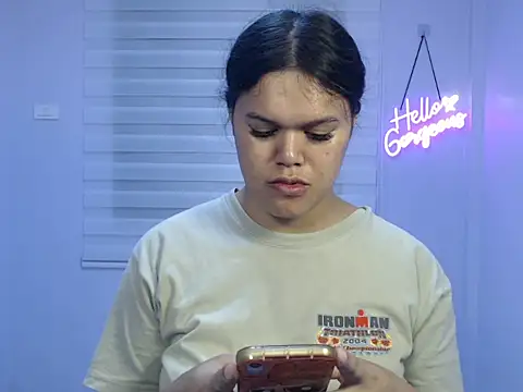 Snapshot of Miss_Ivanawolf chatting on 03/04/25, 03:48 Miss Ivanawolf online show from 03/04/25, 03:48