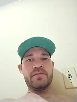 Snapshot of dottado05 chatting on 11/18/25, 09:03 dottado05 online show from 11/18/25, 09:03