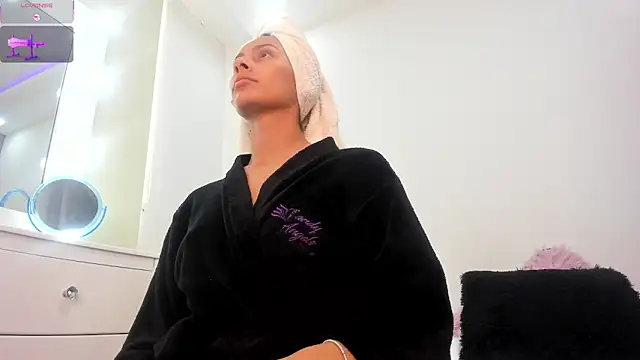 karlyn angels online show from 02/12/26, 06:36