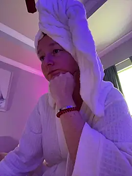 Vivian MayXxX online show from 10/04/25, 06:28