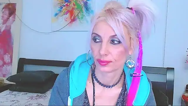Snapshot of HoneyLara chatting on 02/05/25, 12:42 HoneyLara online show from 02/05/25, 12:42