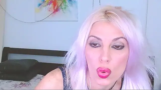 Snapshot of HoneyLara chatting on 02/05/25, 11:06 HoneyLara online show from 02/05/25, 11:06
