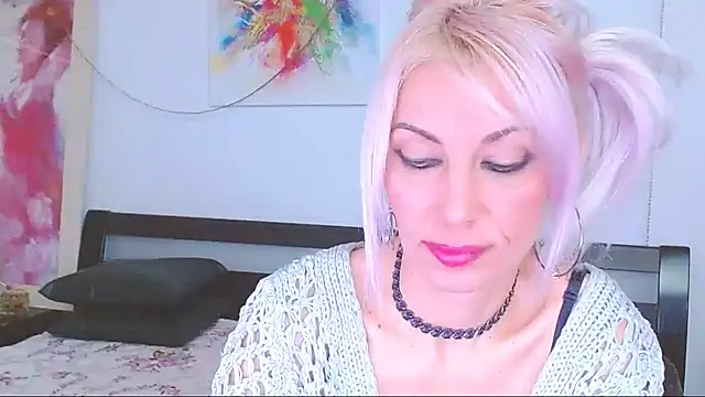 Snapshot of HoneyLara chatting on 02/06/25, 11:26 HoneyLara online show from 02/06/25, 11:26