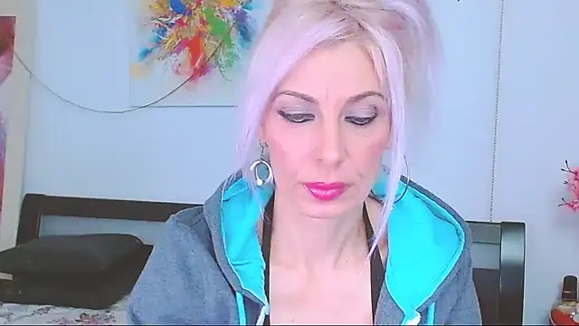 Snapshot of HoneyLara chatting on 02/08/25, 06:55 HoneyLara online show from 02/08/25, 06:55