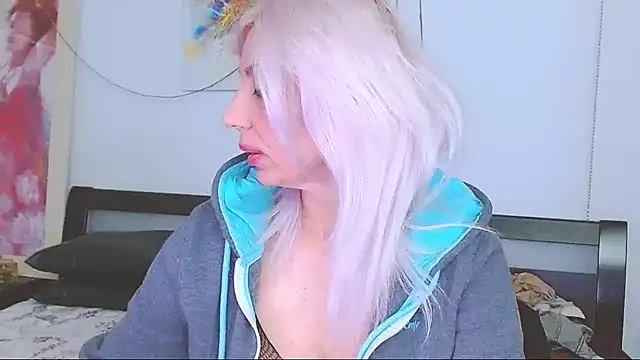 Snapshot of HoneyLara chatting on 02/10/25, 12:08 HoneyLara online show from 02/10/25, 12:08