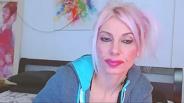 Snapshot of HoneyLara chatting on 02/12/25, 01:52 HoneyLara online show from 02/12/25, 01:52