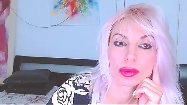 Snapshot of HoneyLara chatting on 02/14/25, 02:28 HoneyLara online show from 02/14/25, 02:28