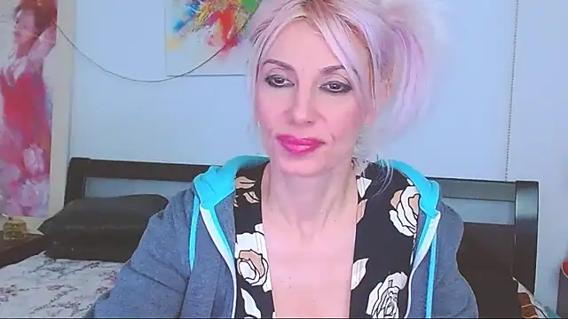 Snapshot of HoneyLara chatting on 02/14/25, 05:30 HoneyLara online show from 02/14/25, 05:30