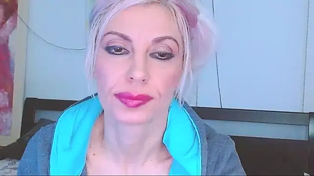 Snapshot of HoneyLara chatting on 02/15/25, 01:31 HoneyLara online show from 02/15/25, 01:31