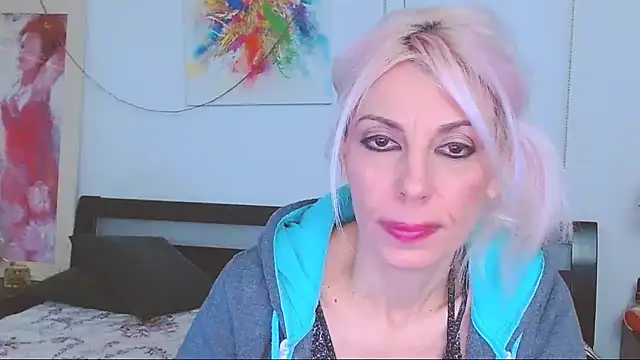 Snapshot of HoneyLara chatting on 02/16/25, 02:31 HoneyLara online show from 02/16/25, 02:31