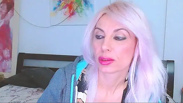 Snapshot of HoneyLara chatting on 02/17/25, 03:25 HoneyLara online show from 02/17/25, 03:25