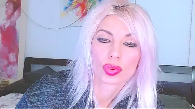 Snapshot of HoneyLara chatting on 02/17/25, 08:04 HoneyLara online show from 02/17/25, 08:04