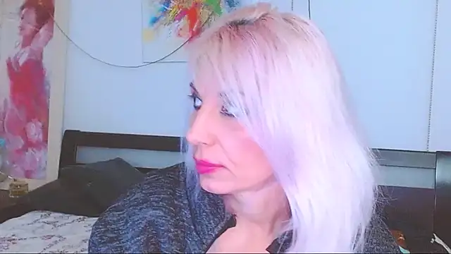 Snapshot of HoneyLara chatting on 02/18/25, 12:48 HoneyLara online show from 02/18/25, 12:48