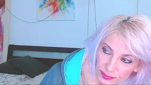 Snapshot of HoneyLara chatting on 02/18/25, 10:14 HoneyLara online show from 02/18/25, 10:14