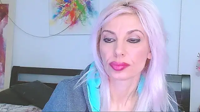 Snapshot of HoneyLara chatting on 02/19/25, 02:44 HoneyLara online show from 02/19/25, 02:44