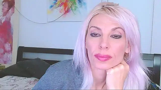 Snapshot of HoneyLara chatting on 02/19/25, 05:49 HoneyLara online show from 02/19/25, 05:49