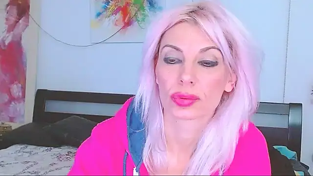 Snapshot of HoneyLara chatting on 02/20/25, 05:12 HoneyLara online show from 02/20/25, 05:12