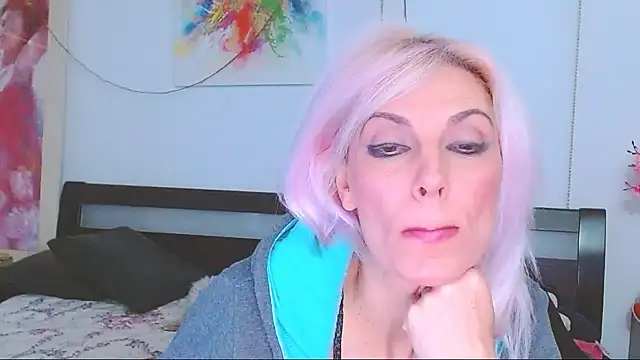 Snapshot of HoneyLara chatting on 02/22/25, 11:03 HoneyLara online show from 02/22/25, 11:03