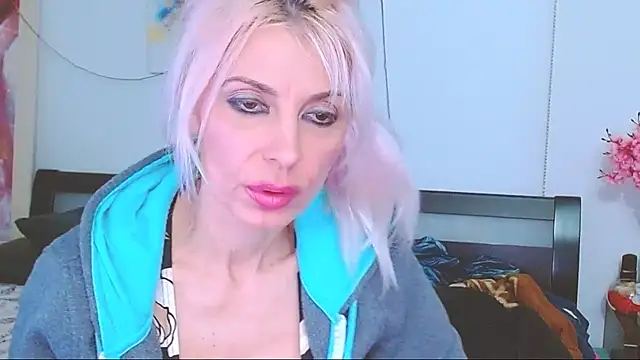 Snapshot of HoneyLara chatting on 02/24/25, 05:33 HoneyLara online show from 02/24/25, 05:33