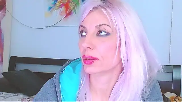 Snapshot of HoneyLara chatting on 02/25/25, 05:08 HoneyLara online show from 02/25/25, 05:08
