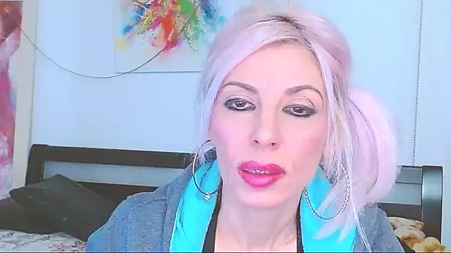 Snapshot of HoneyLara chatting on 02/25/25, 11:22 HoneyLara online show from 02/25/25, 11:22