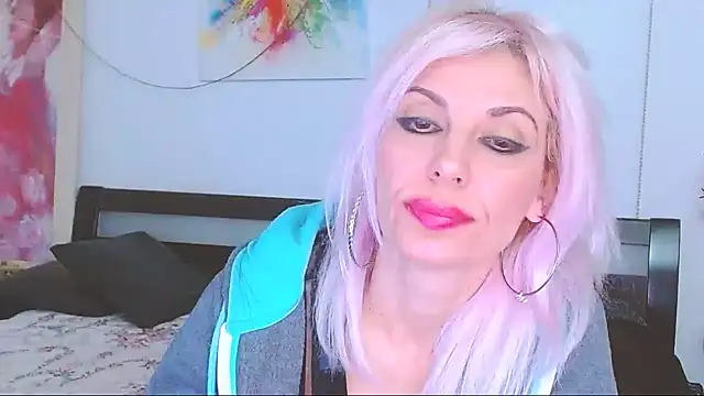 Snapshot of HoneyLara chatting on 03/04/25, 05:53 HoneyLara online show from 03/04/25, 05:53