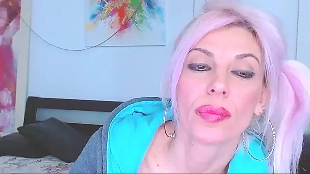 Snapshot of HoneyLara chatting on 03/06/25, 01:05 HoneyLara online show from 03/06/25, 01:05