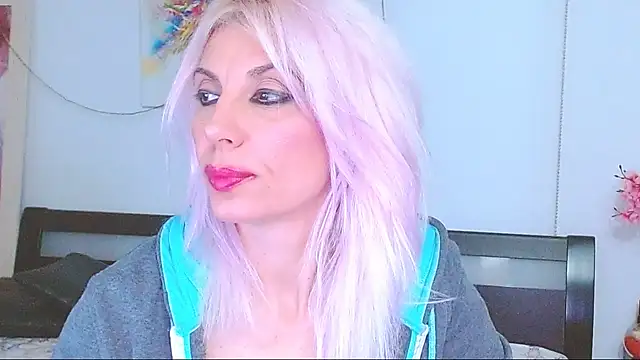 Snapshot of HoneyLara chatting on 03/07/25, 01:31 HoneyLara online show from 03/07/25, 01:31
