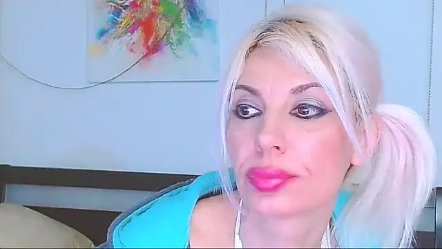 Snapshot of HoneyLara chatting on 03/13/25, 03:11 HoneyLara online show from 03/13/25, 03:11